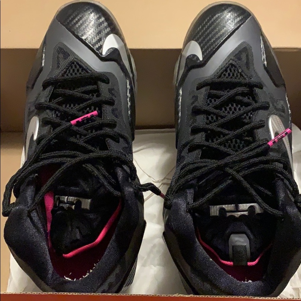 Lebron XI youth size 5.5